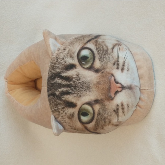 Cat Face Slippers - Picture 2 of 10